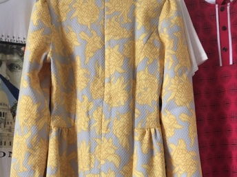 武漢尾貨服裝批發(fā)市場 庫存清倉，低價批發(fā)童裝及男女裝